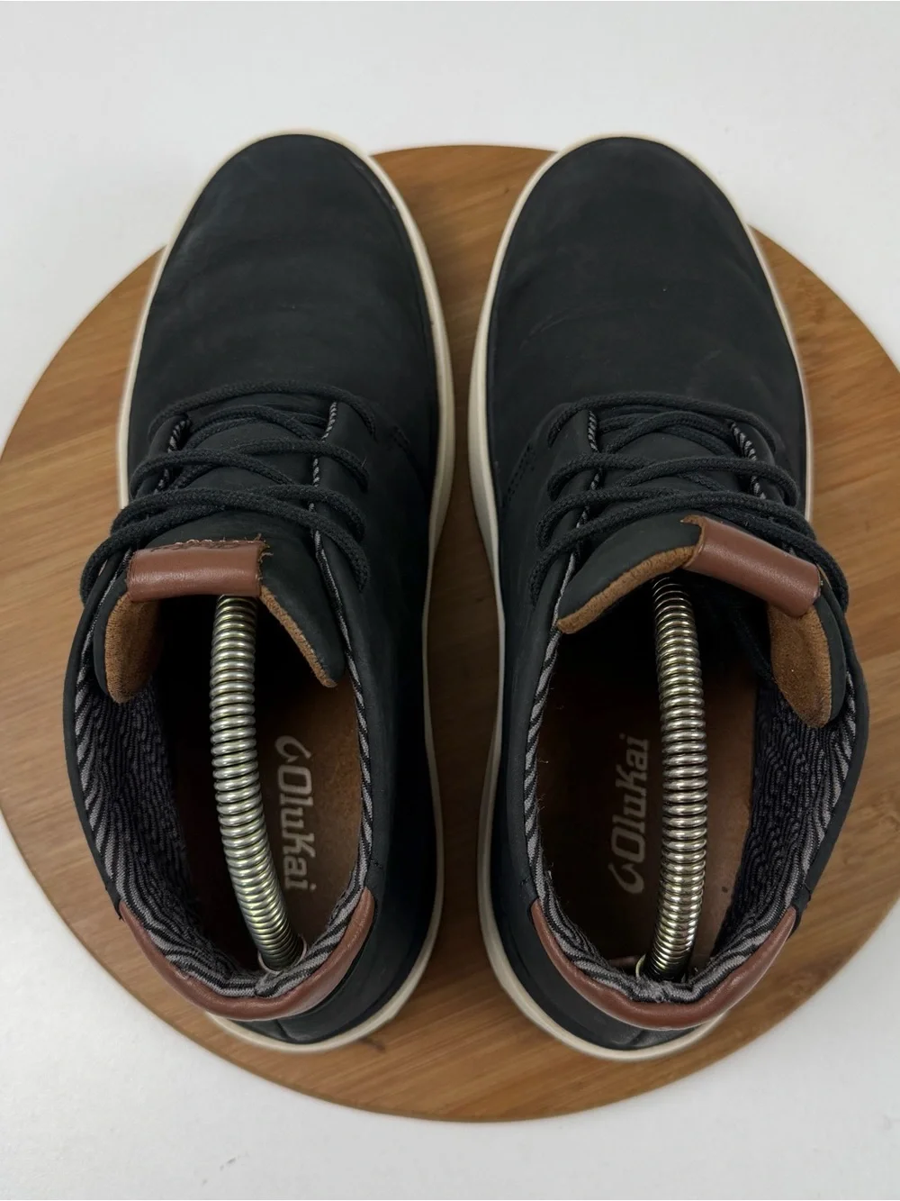 OluKai sleek black